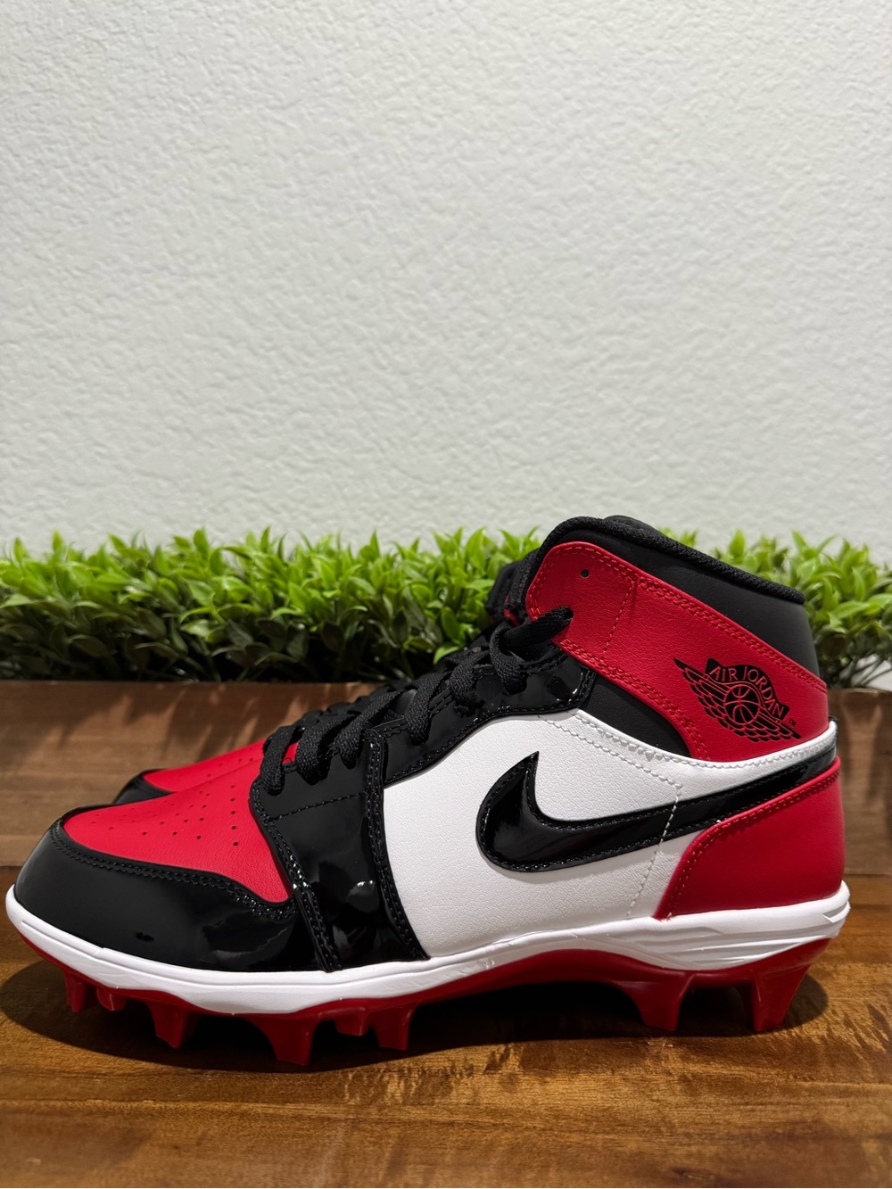Nike Air Jordan 1 Mid TD Bred Toe Football Cleats FJ6805-601 Men’s Size 10.5 - Picture 2 of 11